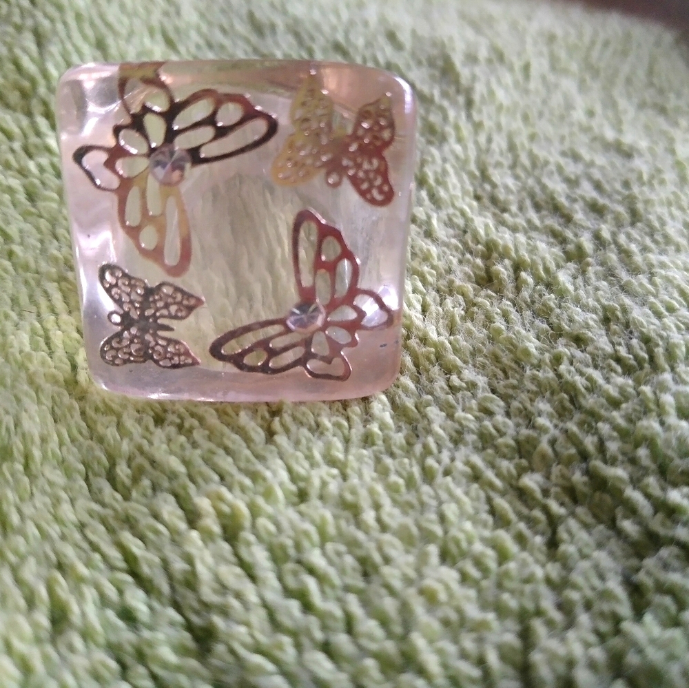 Woman costume ring 14kt butterfly inside